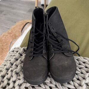 Black Doc Martin High-Top Lace-Up Boots/Tennis Shoes